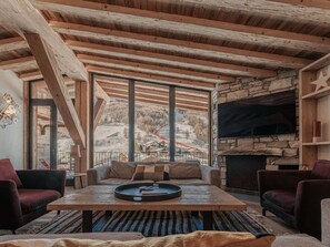 Fernseher, Kamin