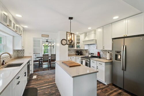 A peaceful retreat just off the Seneca Lake Wine Trail—close to 20+ wineries and Smith Park’s lakeside fun.