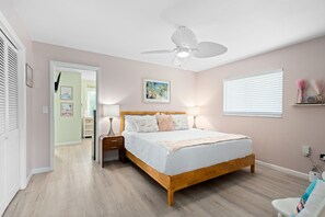 4 Schlafzimmer, Schreibtisch, Bügeleisen/Bügelbrett, Reisekinderbett