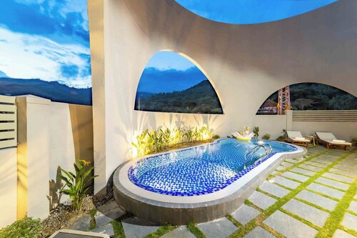 Newly Built Pool Villa / Ideal for Families & Groups / Free Pickup / BBQ