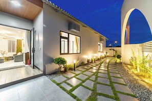 Terrace/patio - Newly Built Pool Villa / Ideal for Families & Groups / Free Pickup / BBQ (Đà Nẵng)