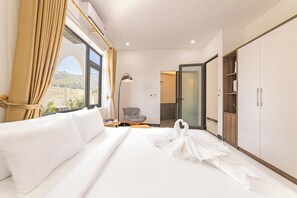 6 bedrooms, iron/ironing board, WiFi, bed sheets - Newly Built Pool Villa / Ideal for Families & Groups / Free Pickup / BBQ (Đà Nẵng)