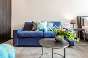 Lägenhet - utsikt mot staden | Skrivbord, arbetsyta för laptop, gratis wi-fi och sängkläder