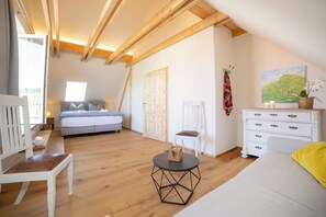 Cuna de viaje, wifi gratis y ropa de cama