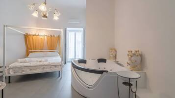 Dusche, Haartrockner, Handtücher, Toilettenpapier