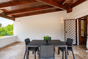 Outdoor dining - Casa Annamaria 2 by Rentbeat (Ostuni)