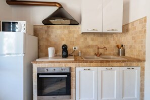 Fridge, microwave, dishwasher, high chair - Casa Annamaria 2 by Rentbeat (Ostuni)