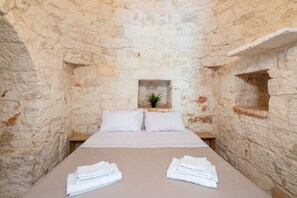 3 chambres, lit de bébé portatif
