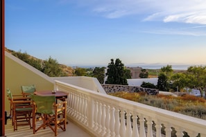 Outdoor dining - Two Bedroom Villa with Sea View, Kaminia Holiday Homes (Santorini)