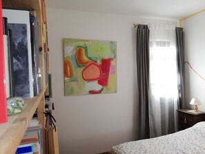 1 bedroom, bed sheets