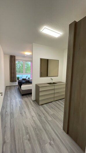 7 chambres, coffres-forts dans les chambres, lit parapluie