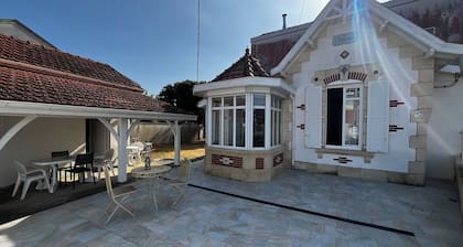 Charming Soulacaise villa a stone's throw from the town center - Beach on foot!