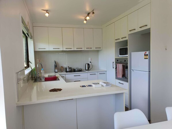 Microondas, horno y lavavajillas