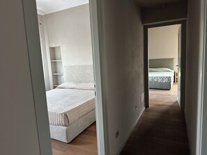 3 室のベッドルーム、アイロン / アイロン台、WiFi、ベッドシーツ