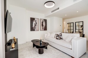 TV, fireplace - Apartamento en Estepona (Estepona)