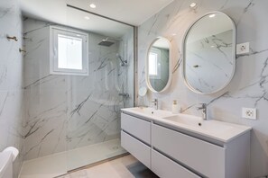 Hair dryer, towels, toilet paper - Apartamento en Estepona (Estepona)
