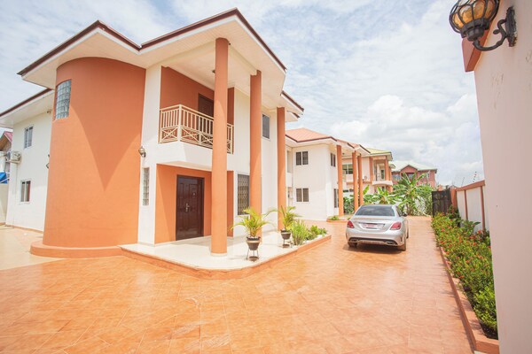 Accra Luxury Apartment At East Legon - Accra