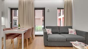 Apartamento conforto, varanda | Ferros/tábuas de passar roupa, Wi-Fi de cortesia