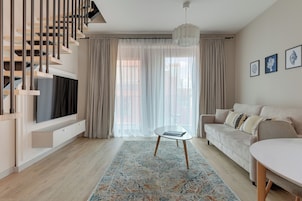 Tabla de planchar con plancha, wifi gratis y ropa de cama 