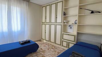 3 Schlafzimmer, Bügeleisen/Bügelbrett, Bettwäsche