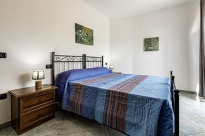 2 soverom og strykejern/-brett