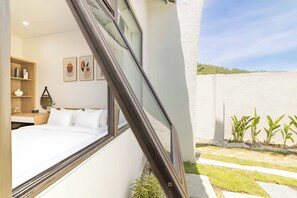 6 bedrooms, iron/ironing board, free WiFi, bed sheets