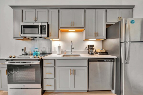 Fridge, microwave, oven, stovetop