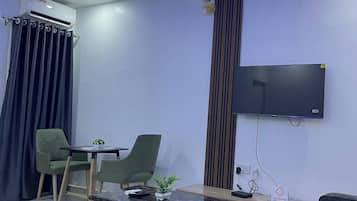 Family Apartment, Balcony, City View | Living area