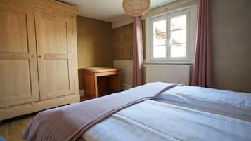 2 bedrooms, WiFi, bed sheets