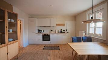 KĂŒhlschrank, Ofen, Herdplatte, GeschirrspĂŒler