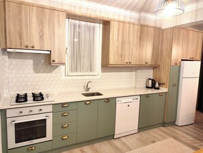 Oven, dishwasher