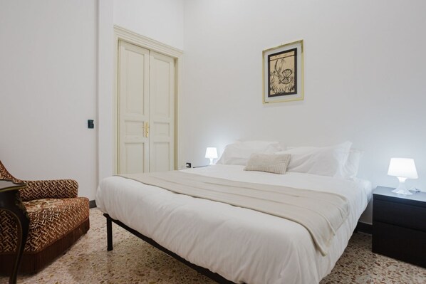 2 عدّة غرف نوم وواي فاي مجانًا وملاءات أسرّة