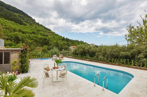 Villa Valeriana with Outdoor Pool