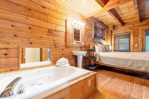 Signature Cabin, 2 Bedrooms, Hot Tub, Mountain View | Bathroom