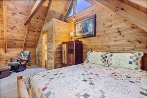 Signature-Ferienhütte, 2 Schlafzimmer, Whirlpool, Bergblick | Individuell dekoriert, individuell eingerichtet