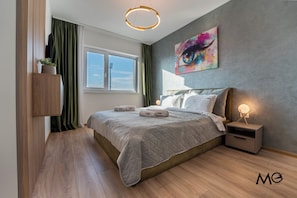 Deluxe Apartment, 1 Bedroom, Mountain View | Premium bedding, memory foam beds, blackout drapes, soundproofing - MoHost Properties (Brașov)