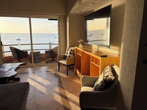 Smart TV - Luxurious Beachfront Villa with Stunning Sea Views, Modern Amenities -New Owners (Los Barriles)