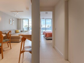 3 chambres, fer et planche à repasser, Wi-Fi, draps fournis