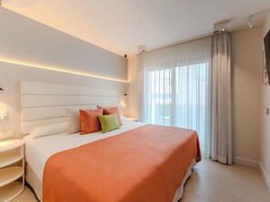 4 habitaciones, tabla de planchar con plancha, internet y ropa de cama