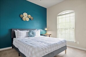 3 habitaciones, tabla de planchar con plancha, wifi y ropa de cama