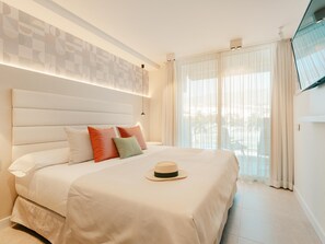 5 bedrooms, iron/ironing board, Internet, bed sheets