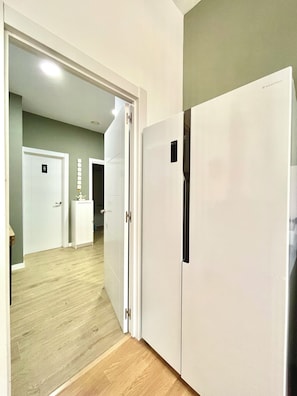 Fridge, microwave