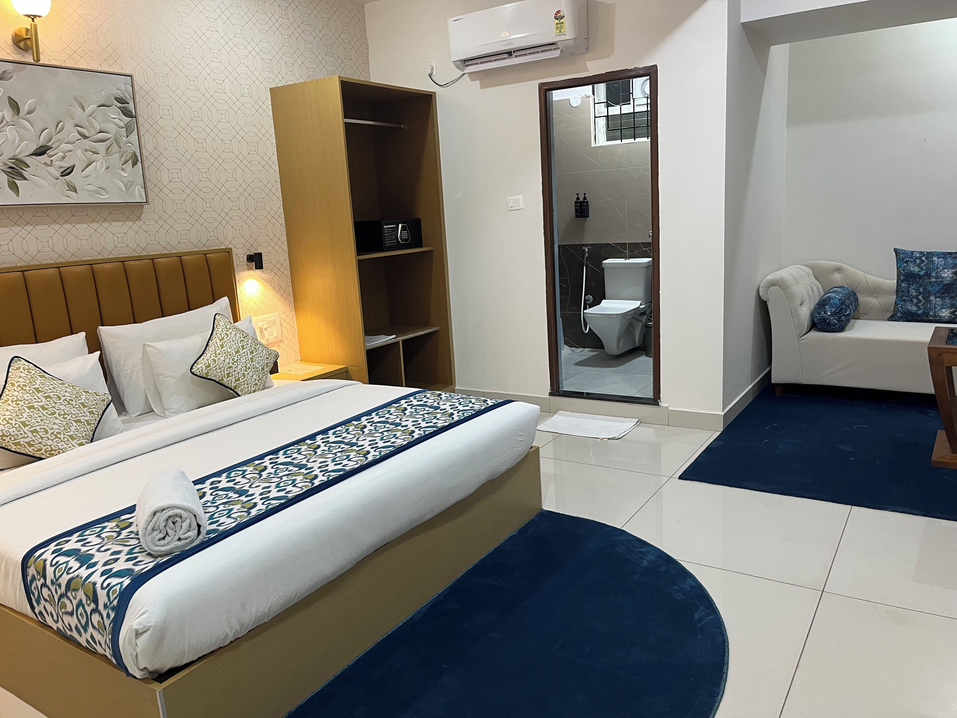 Minibar, laptop workspace, iron/ironing board, free WiFi