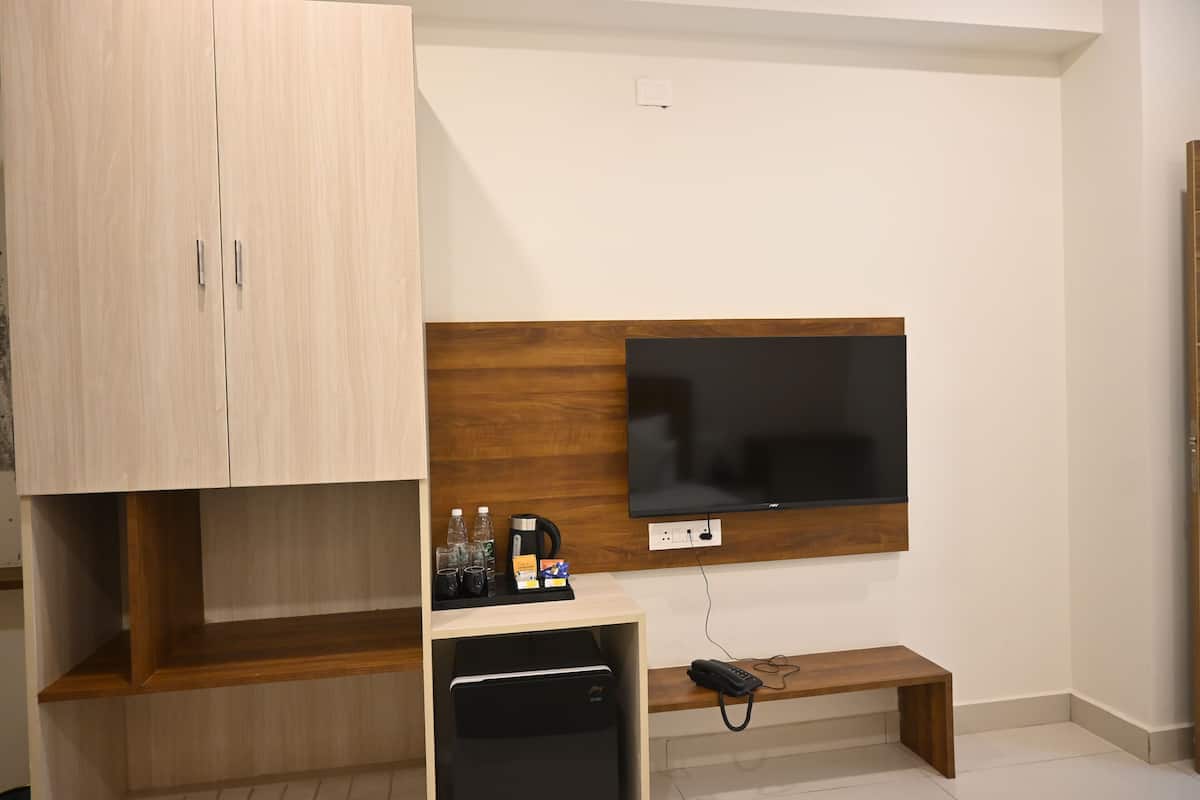Executive Double Room | Iron/ironing board, free WiFi, wheelchair access