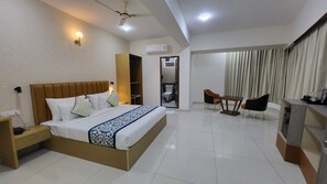 Club Room | Minibar, laptop workspace, iron/ironing board, free WiFi - The Dritan (Bengaluru)