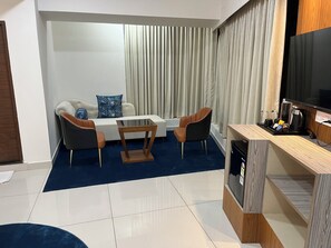 休閒客房 | 迷你吧、手提電腦工作空間、熨斗/熨衫板、免費 Wi-Fi
