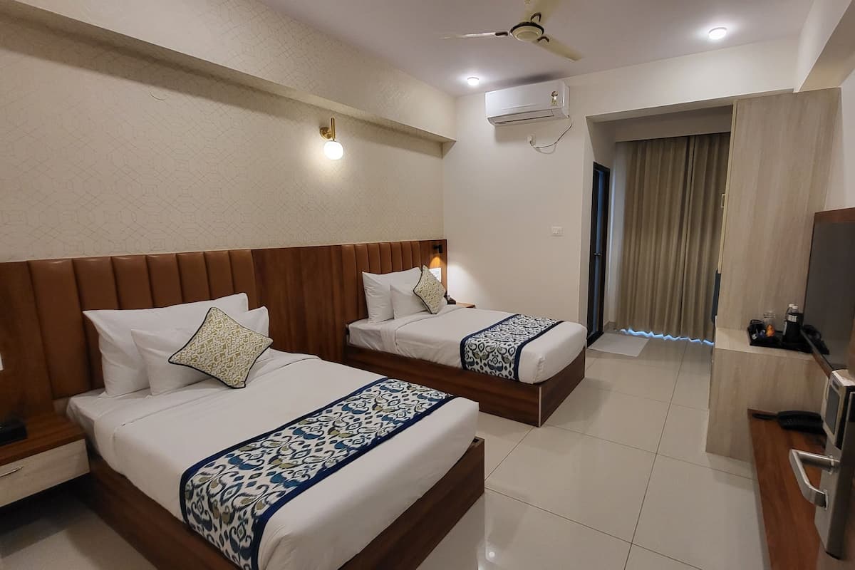 Executive Twin Room | Iron/ironing board, free WiFi, wheelchair access