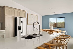 Refrigerador, microondas, horno y lavavajillas 