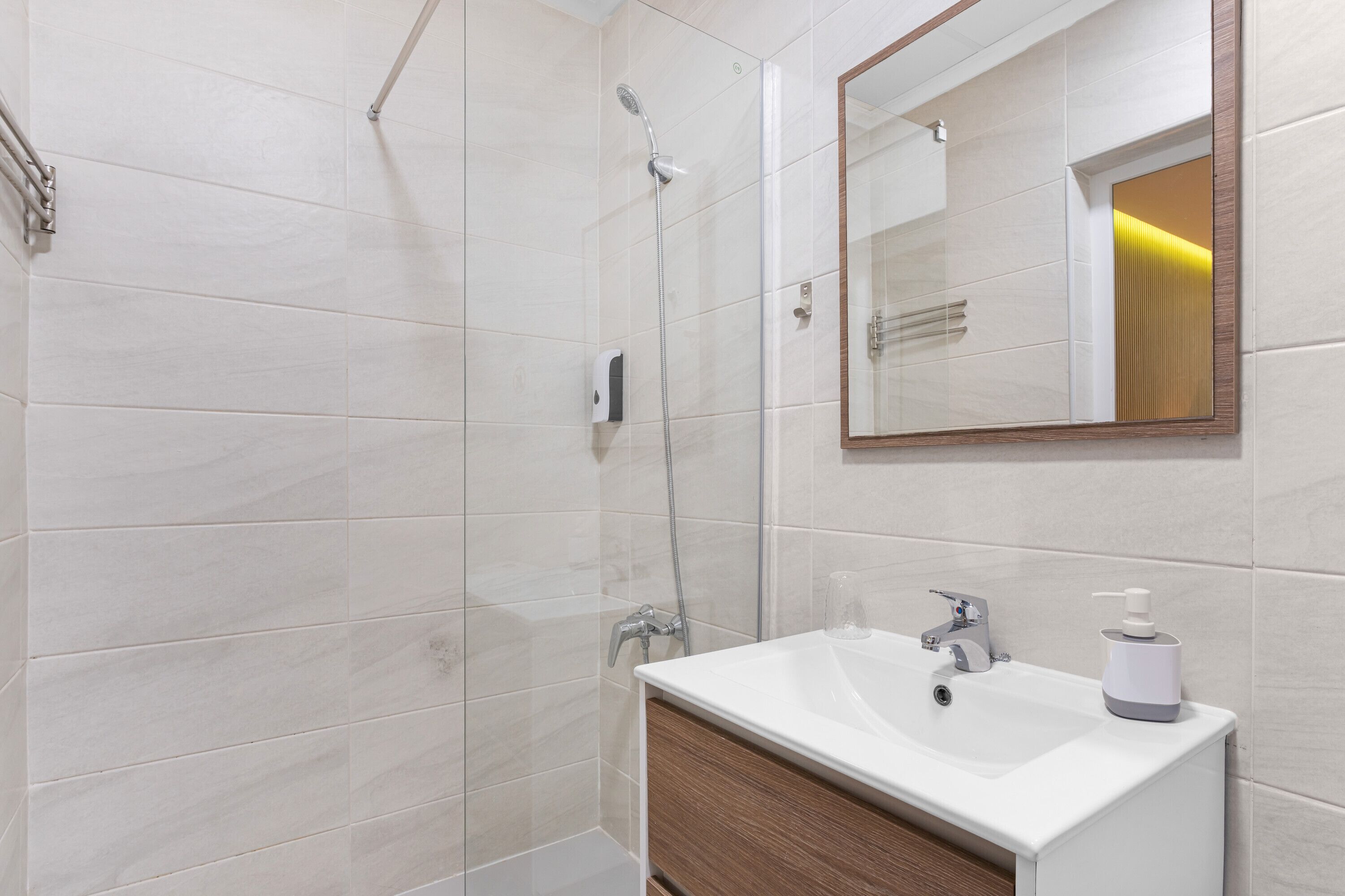 Ducha, secador de pelo, toallas