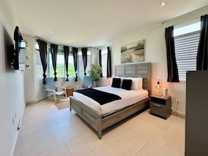 3 habitaciones, tabla de planchar con plancha, cuna de viaje y wifi